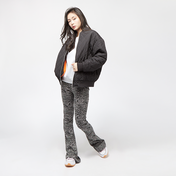 Urban Classics Ladies Oversized Diamond Quilted Bomber Jacket schwarz 1287 4