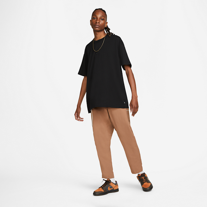 Nike Sportswear Premium Essentials T-Shirt noir 10921 4