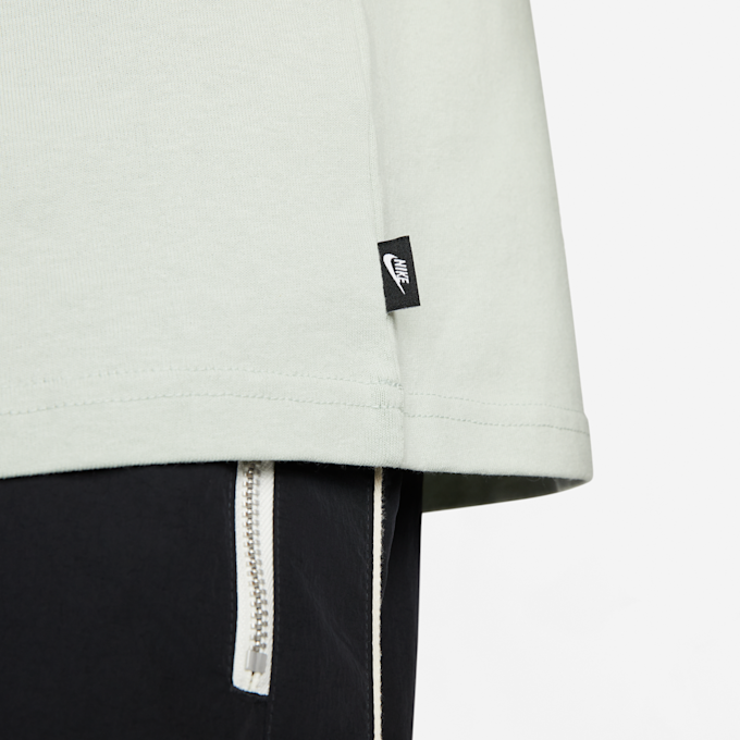 Nike Sportswear Premium Essentials T-Shirt vert 10926 4
