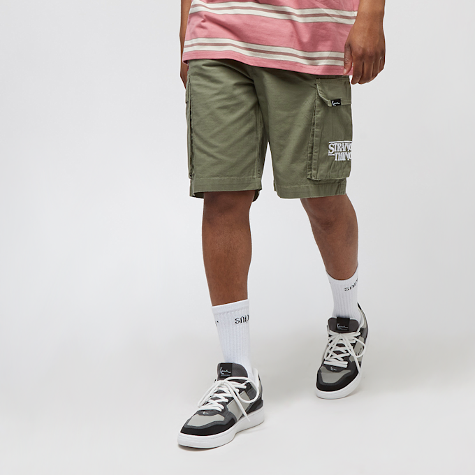 Karl Kani x Stranger Things Original Patch Cargo Shorts grün 12968 1