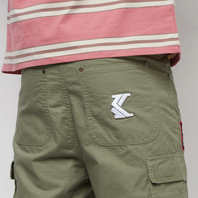 Karl Kani x Stranger Things Original Patch Cargo Shorts grün 12968 6