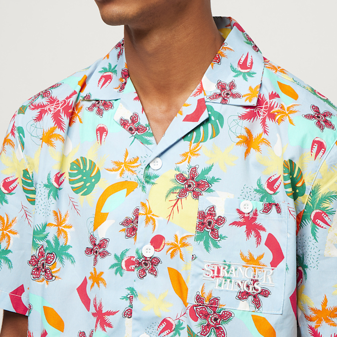 Karl Kani x Stranger Things Chest Signature Resort Shirt multicolore 12970 3