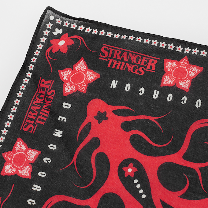 Karl Kani x Stranger Things Signature Bandana zwart 12971 3
