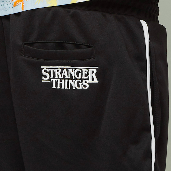 Karl Kani x Stranger Things Small Signature Trackshorts noir 12983 4