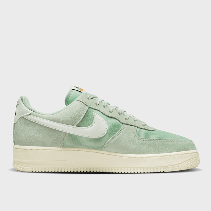 Nike Air Force 1 07 LV8 grün 16717 2