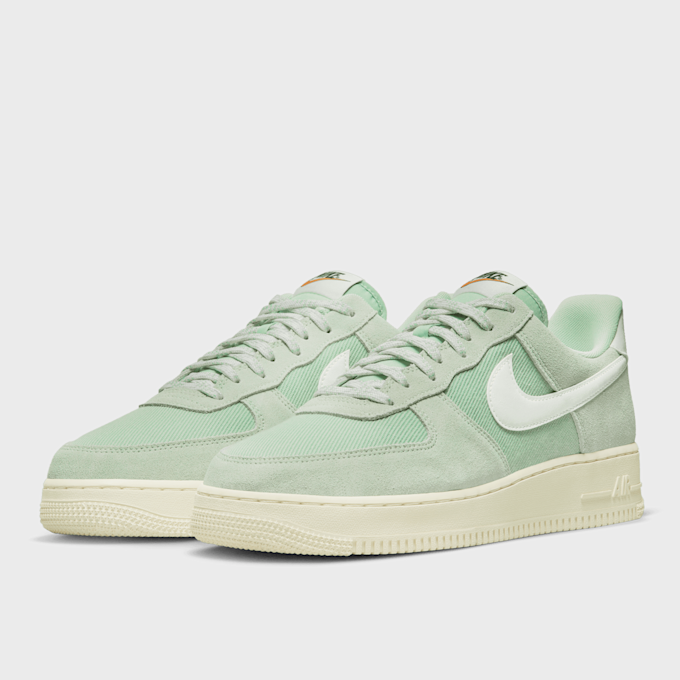 Nike Air Force 1 07 LV8 grün 16717 4