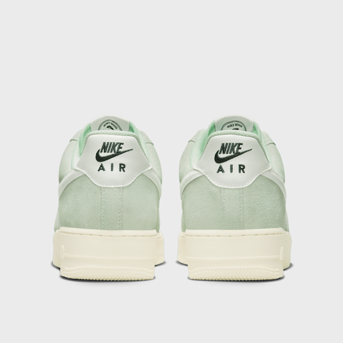 Nike Air Force 1 07 LV8 grün 16717 5