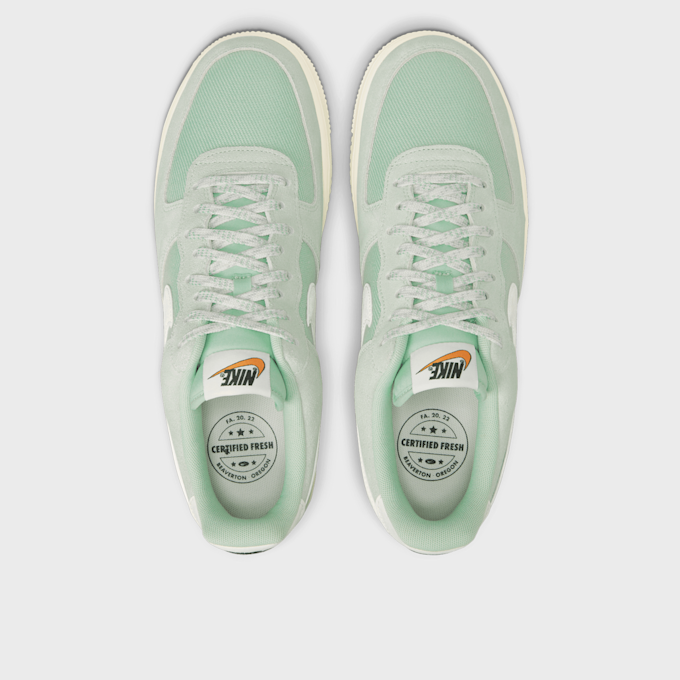 Nike Air Force 1 07 LV8 grün 16717 6