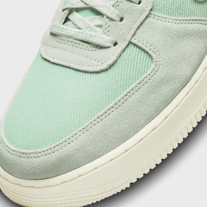 Nike Air Force 1 07 LV8 grün 16717 7