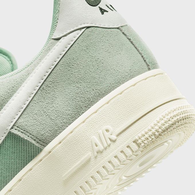 Nike Air Force 1 07 LV8 grün 16717 8