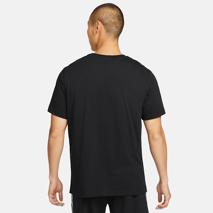 Nike Sportswear Repeat Tee schwarz 17079 2
