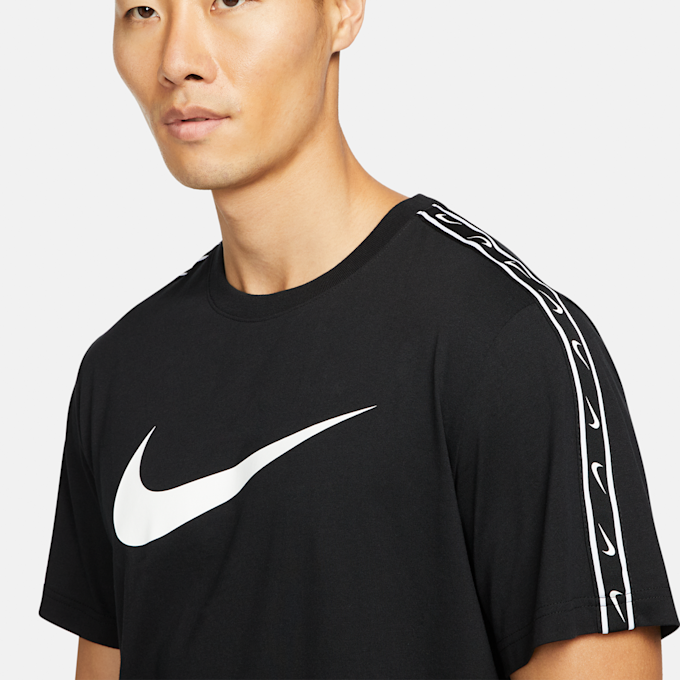 Nike Sportswear Repeat Tee schwarz 17079 3