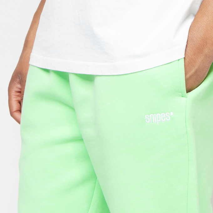 SNIPES Small Logo Essential Loose Sweat Pants vert 17805 3