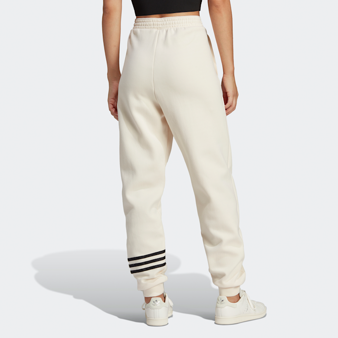 adidas Originals adicolor Neuclassics Trainingshose weiß 19008 2