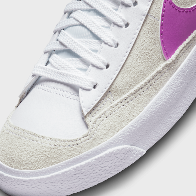 Nike Blazer Mid'77 SE D (GS) biały 20995 7