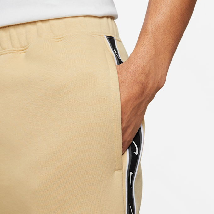 Nike Sportswear Repeat Fleece Cargo Pants beige 21125 3