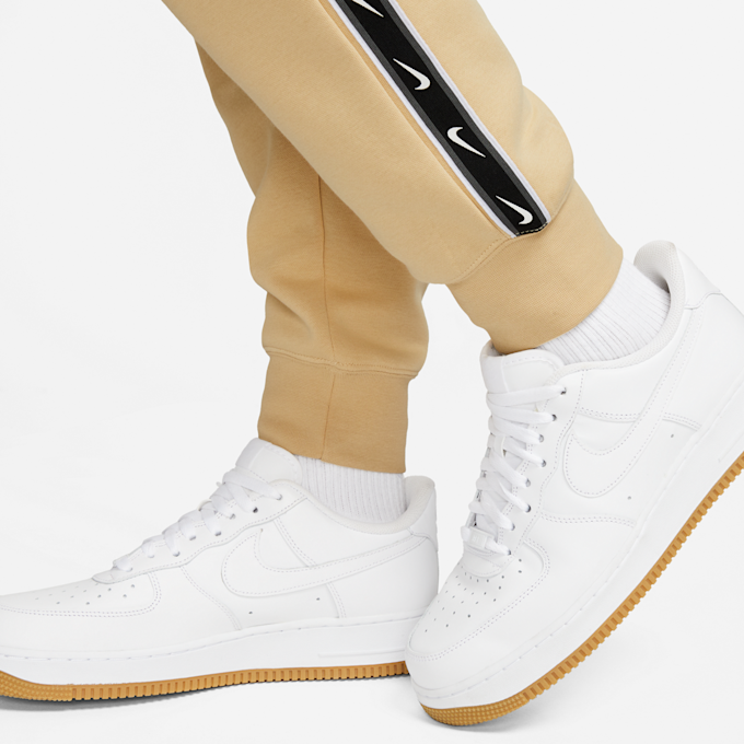 Nike Sportswear Repeat Fleece Cargo Pants beige 21125 6