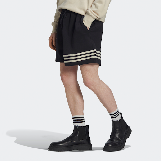 adidas Originals adicolor Neuclassics Shorts schwarz 22557 1