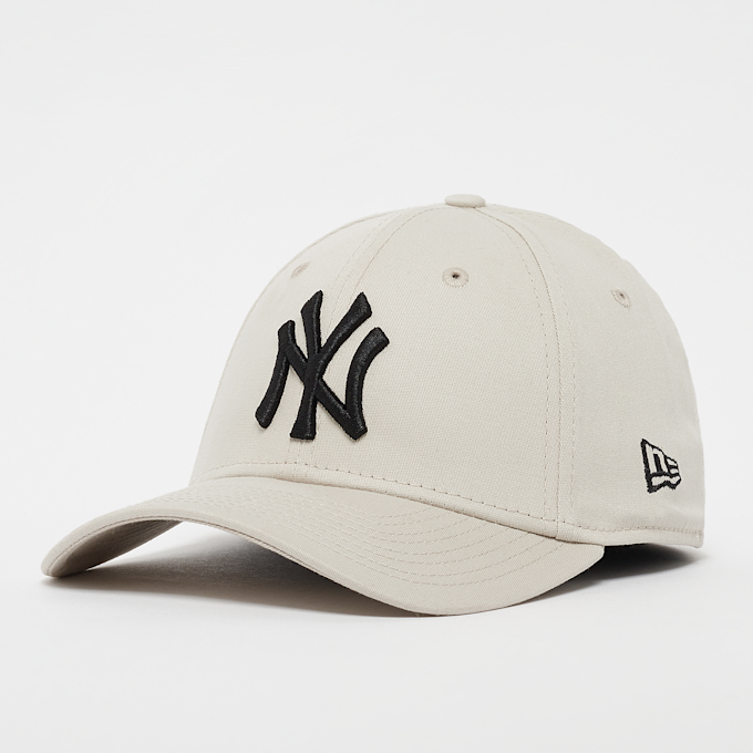 New Era 39Thirty League Essential MLB New York Yankees beige 26615 1