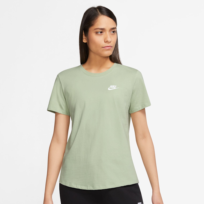 Nike Sportswear Club Essentials T-Shirt czerwony 27186 1