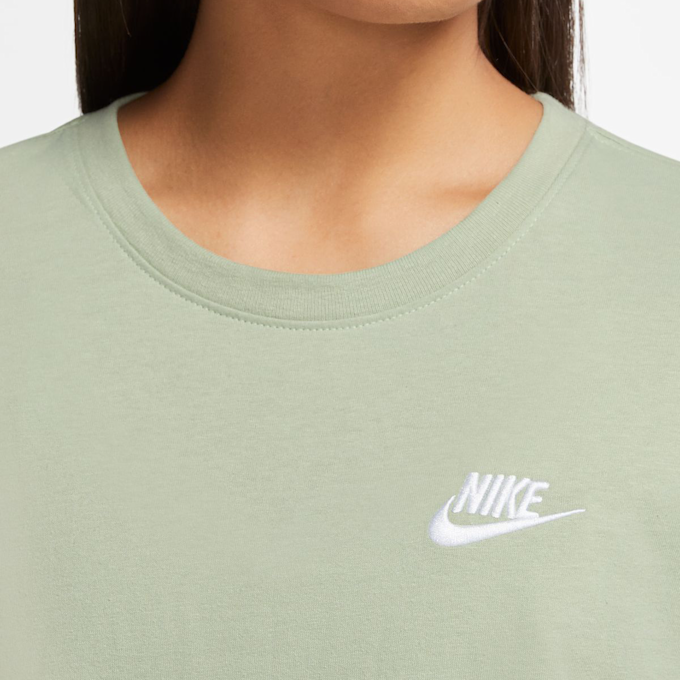 Nike Sportswear Club Essentials T-Shirt czerwony 27186 3