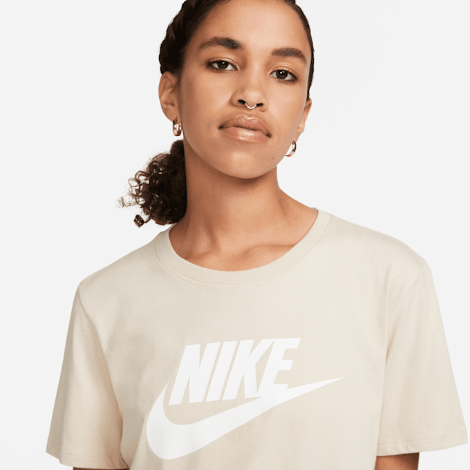 Nike Sportswear Essentials Logo T-Shirt rot 27187 3