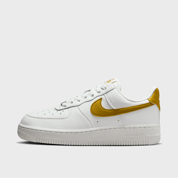 Nike WMNS Air Force 1 '07 SE blanc 27534 1