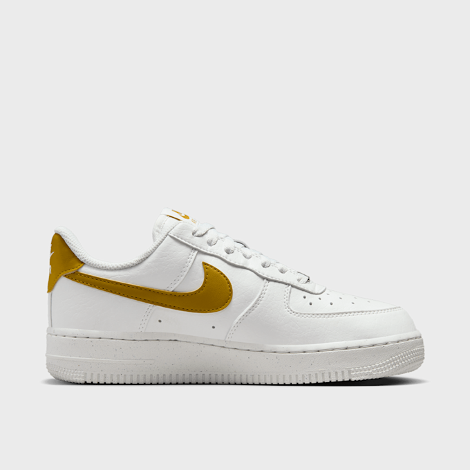 Nike WMNS Air Force 1 '07 SE blanc 27534 2