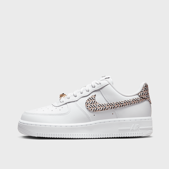 Nike WMNS Air Force 1 LX weiß 27542 1