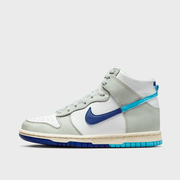 Nike Dunk High SE (GS) blanc 27549 1
