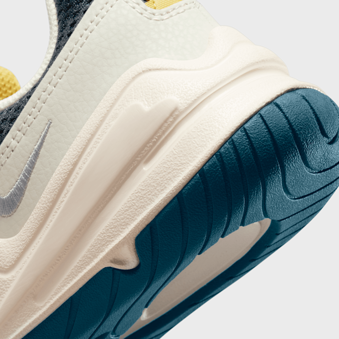 Nike WMNS Tech Hera bianco 27585 8