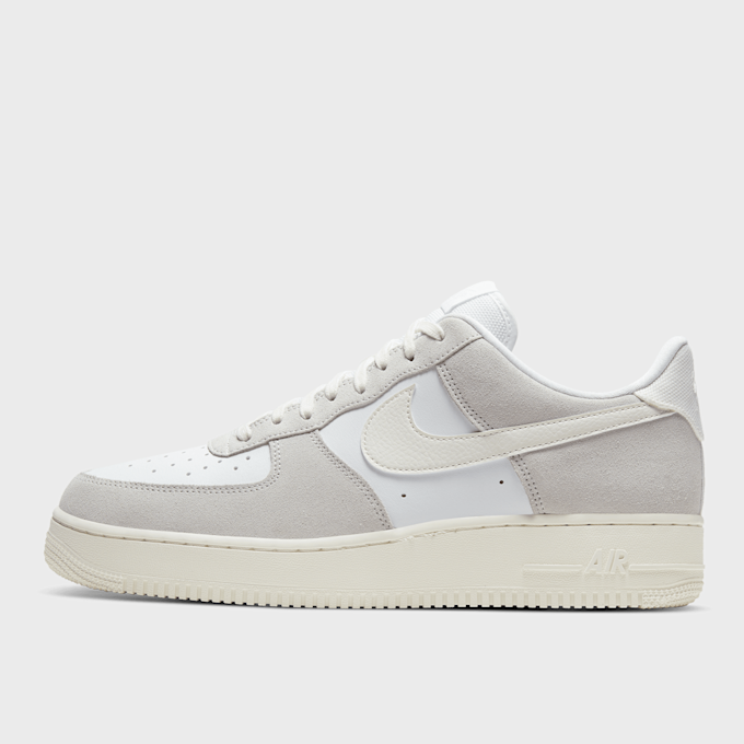 Nike Air Force 1 LV8 blanc 27774 1