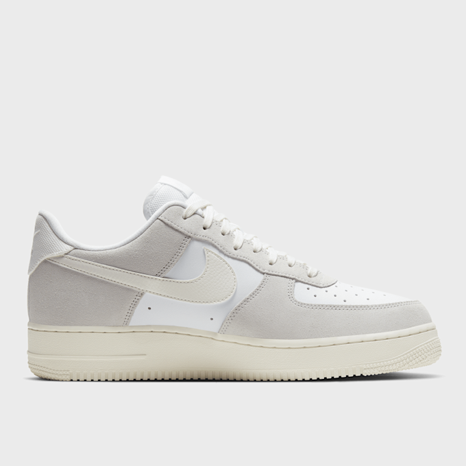 Nike Air Force 1 LV8 blanc 27774 2