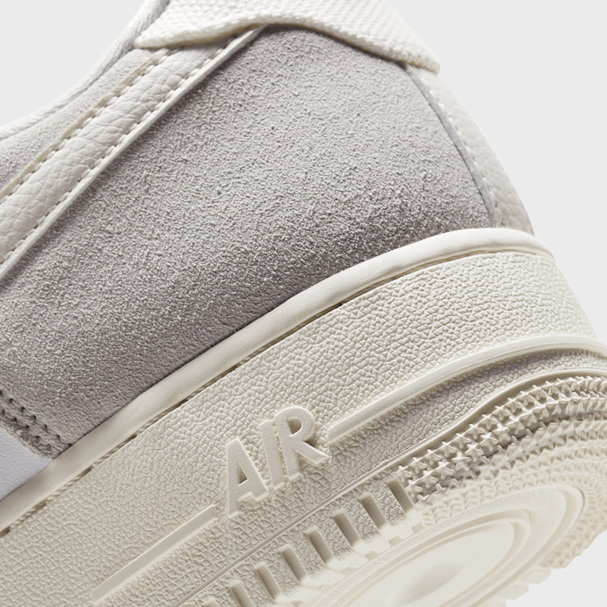 Nike Air Force 1 LV8 blanc 27774 8