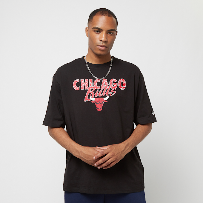 New Era Team Script Oversize Tee Chicago Bulls nero 23283 1