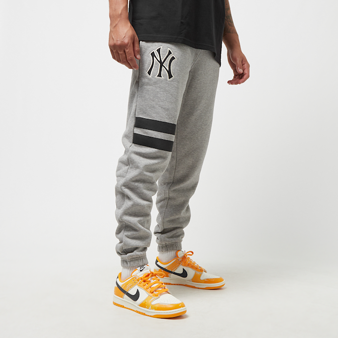 New Era MLB Lifestyle Joggers New York Yankees gris 23303 1