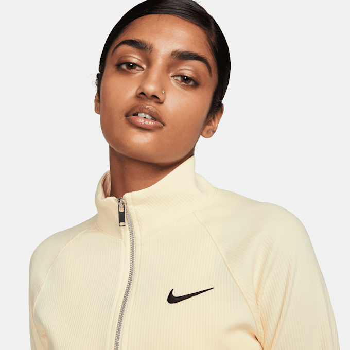Nike Sportswear Trend Jacke beige 23852 3