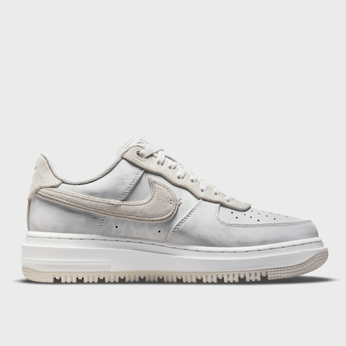 Nike Nike Air Force 1 Luxe blanc 24212 2