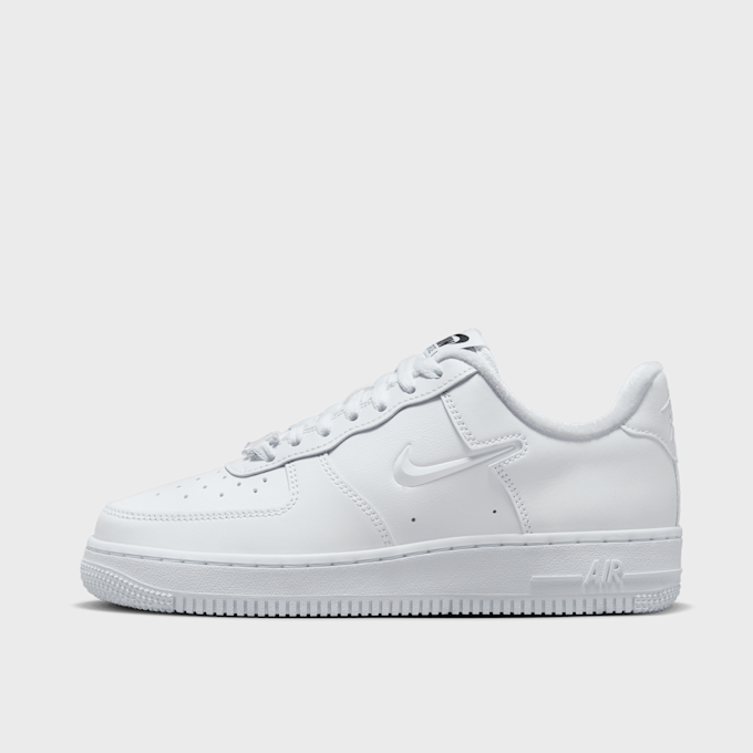 Nike WMNS Air Force 1 '07 SE blanc 24289 1
