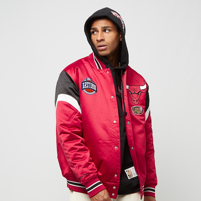Mitchell & Ness NBA Heavyweight Satin Jacket Chicago Bulls rosso 24400 1