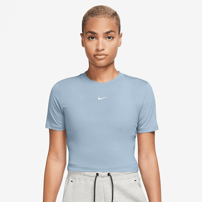 Nike Sportswear Essentials Kurz Slim Fit T-Shirt blau 28230 1
