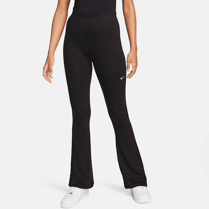 Nike Sportswear Chill Knits Mini-Ribbed Mid-Rise Flared Leggings negro 28244 1