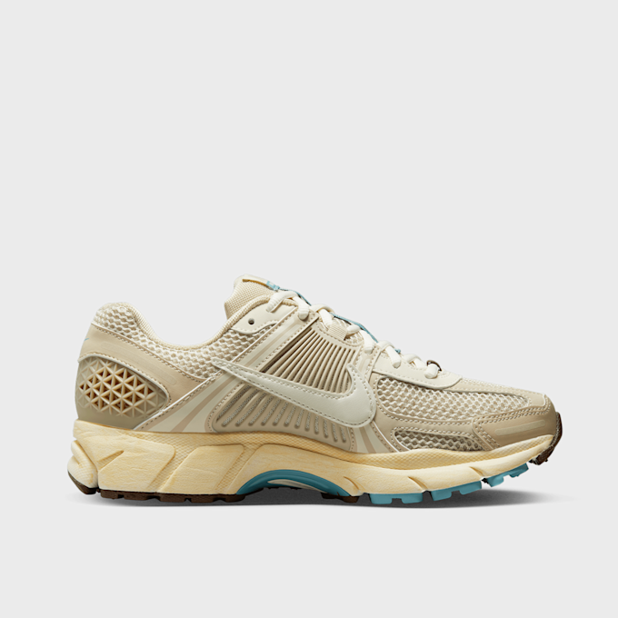 Nike WMNS Zoom Vomero 5 beige 28411 2