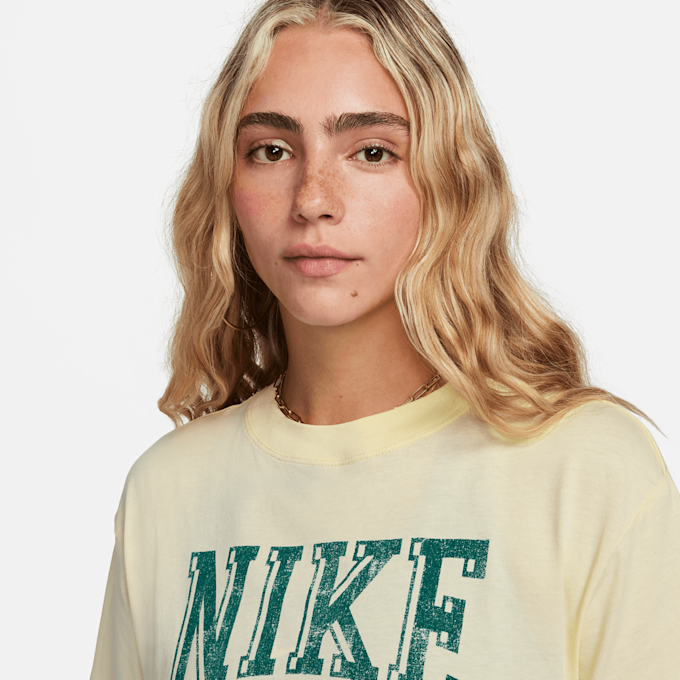 Nike Sportswear Boyfriend Tee Varsity beige 28456 3