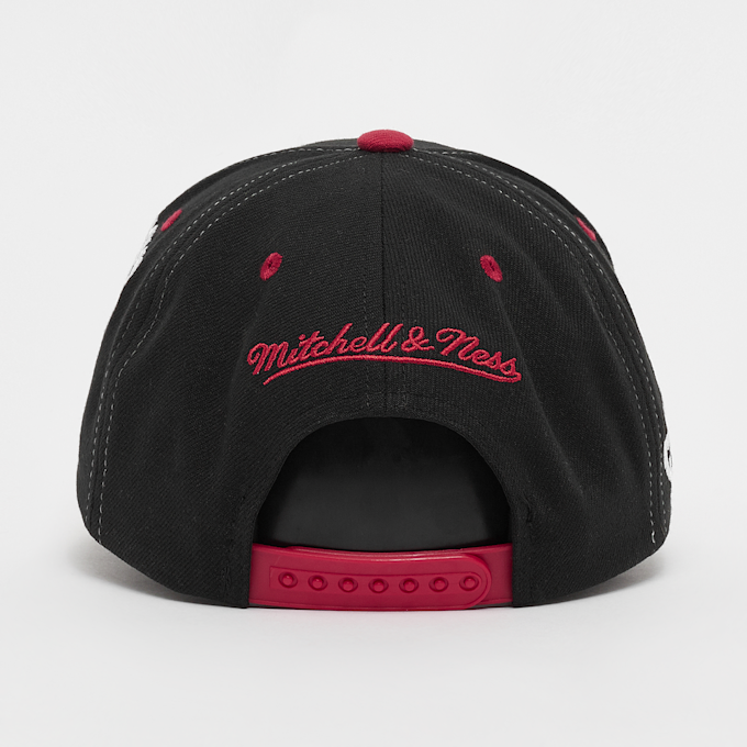Mitchell & Ness NBA Overbite Pro Snapback Chicago Bulls crna 28614 3