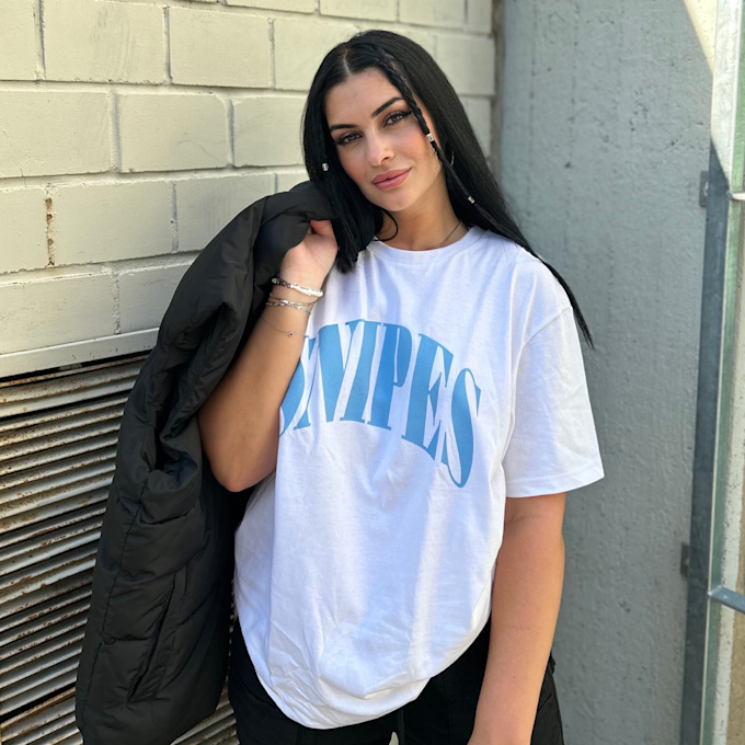 SNIPES Serif Logo Tee bianco 29024 5
