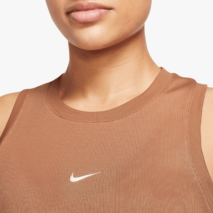 Nike   Sportswear Chill Knit bruin 30939 3