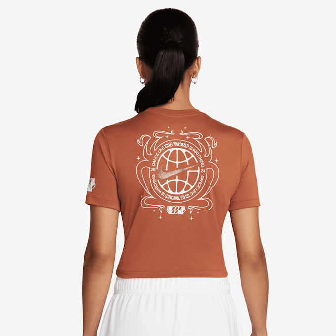 Nike Sportswear Short Sleeve Dance marrón 30945 2