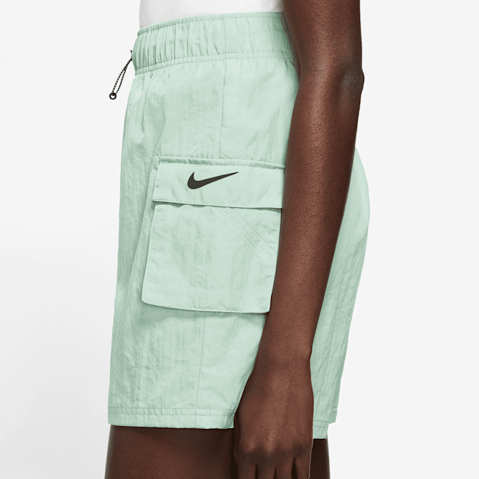 Nike Sportswear Essential Damen-Webshorts mit hohem Bund grün 30948 2