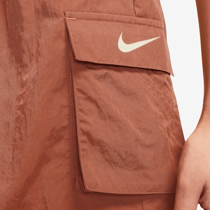 Nike Sportswear Essential Woven High-Rise Shorts braun 30949 4